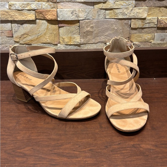 Women’s Size 11 Torrid Nude Block Heel. LIKE NEW! - Picture 2 of 5